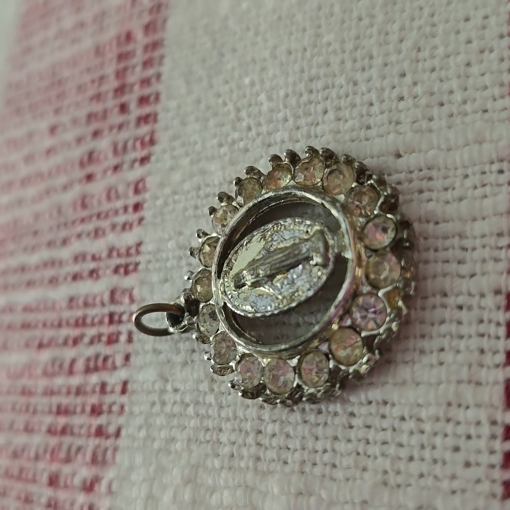Vintage Catholic Miraculous Medal Pendant - GUC - Picture 2 of 5